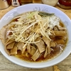 【今週のラーメン４６９７】 丸幸 （東京・武蔵境） ネギメンマラーメン ＋ チャーシュー皿 ＋ アサヒスーパードライ 中瓶　〜穏やかに飲み食いできるノスタルジック中華そば店！質実さ溢れるつまみと拉麺！まさにオヤジ泣かせ！