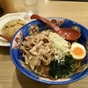 【今週のラーメン４１６２】 よしきゅう本店 三鷹駅北口店 （東京・JR三鷹） 冷し生姜ラーメン ＋ 半チャーハン ＋ ふんわり煮豚　〜あとを引く生姜のジリジリ辛味！夏の三鷹名物ヤミツキ系冷やしラーメン！