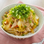 まな板いらず、約8分。「レンチンねぎ豚辛みそ丼」で1/2日分以上の野菜もとれた