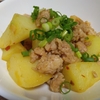 鶏ひき肉　ジャガイモ　ピリ辛炒め