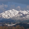 久々に降雪があった翌朝、湯ノ沢岳は白く輝いていました