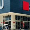 西友がトライアルHDに買収！約3800億円の大型取引で私たちの買い物はどう変わる？