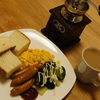朝食は焼き立てパンと挽きたてコーヒー☆