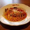 ジョリーパスタ 松本なぎさ店で、揚げ茄子とベーコンのトマトソースパスタとピザマルゲリータ。