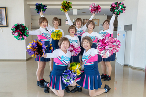  地域に笑顔と元気届ける　平均年齢約70歳のチアダンスチーム 「上越シャイニング☆スマイル」