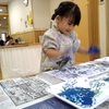 ２歳児　つぐみ組　～感触遊びの様子～