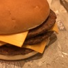 トリプルチーズバーガー　マクドナルドらしいジャンク感