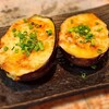 話題のレシピ【丸ナスの味噌チーズ焼き】とろーり味噌だれチーズが香ばしい。揚げずに美味い茄子の人気レシピ