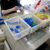 折り鶴の解体作業　/　『あいサポートアート展』