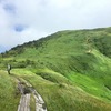 【巻機山】草原を渡る風が見える山