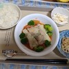 6/1今日は、起床から食事、歯磨き、お通じと、大変気持ちよく、真っ直ぐに、どこにも引っかからずに、真っ直ぐに流れて行く日だ！清々しい風に乗って、かけて行く日だ。夏の朝の、澄んだ空気に乗って、走り抜けて行く、爽やかで明るい朝だ！