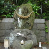 折尾鷹見神社の参道わきにまつられる庚申塔　福岡県北九州市八幡西区南鷹見町