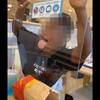アクリル板をなめる強烈映像で炎上 妖怪(あかなめ？)と批判殺到 マクドナルドの入ったフードコート