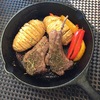 キャンプ飯　オーブンでじっくり焼いたラムチョップは美味しいです。