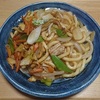 筍と絹さやと新たまねぎを使ったソース味の焼きうどん　より。