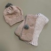 手編みの帽子とマフラー