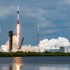 ゴゴゴゴ……と人が宇宙に飛んでいく姿