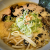 細麺屋くわとろ　黒マー油豚骨ラーメン