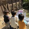 外で歌うの、楽しいなー♪