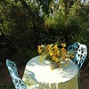 ガーデンテーブルに花飾る、ローズマリークラフト