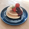 朝ご飯：もりだくさんトッピングホットケーキ～苺、クリームチーズ、バニラアイス、カシスジャム～☆妊婦検診のこと