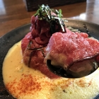 特選牛タンとローストビーフのぜいたく丼か、濃厚卵ソースに浮かぶトリュフ香るローストビーフか。悩んでしまう。Cave