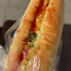 ソースたっぷりのカレーあらびきドッグで朝食を：リトルマーメイド 亀山PA上り店（三重県亀山市）