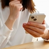 なぜイライラ？飲食店スマホ注文の落とし穴「通信料」「LINE登録」「使いづらさ」利用者の本音と解決策