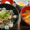 鶏そぼろ丼並と豚汁