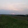 夕方、荒川の土手でぼぉ～としてました（夕日をほげほげ眺めていました…）