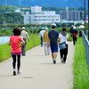 ランナーの振り見て我が振り直せ！公園をゆっくり歩いて客観的にランナーを見てみよう。