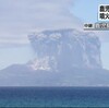 火山噴火と金曜デモとサツキの赤い花