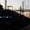 夕暮れの川崎市内を走る1092レ
