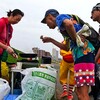 大阪ウルトラ100=水都大阪ウルトラマラニック お方さまエイド 焼き肉、ギョウザ、甘夏、プチトマト、冷えた麦茶のエイドでした!! 