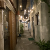 “前編”古びた看板・コンクリ長屋の質感・細い裏路地の陰影・シャッター街・寂しさを感じるノスタルジックが味わえる【河原町繊維問屋街】 が時代の置き土産みたいな風景だった📸