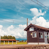 夏の空と白い雲：月岡駅