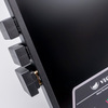 モバイルモニターから生えっぱなしのケーブルを隠せる「U字アダプター」が便利。