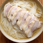 【メシ通のリモートめし】ナンプラーで鶏肉をさっと煮る「ナンプラー茹で鷄そうめん」【ツジメシの付箋レシピ】