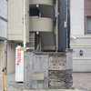 旧居留地の建物の外構の姿を示す唯一の遺構『旧横浜居留地九十一番地塀』