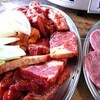 　　またまた、超人気焼肉店「亀八」へ。