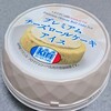 ローソン「プレミアムチーズロールケーキアイス」は山盛りのチーズケーキアイス♪