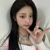 ILLITウォンヒ、撮影中に足首を怪我…明日開催の「Weverse Con Festival」は椅子に座って参加すると発表
