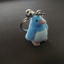 部屋の床に本が散らかっている