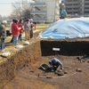 縄文の住居跡が出た　下野谷遺跡で現地説明会