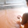 猪が出迎えてくれる茶褐色のにごり湯、草山温泉 大谷にしき荘