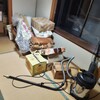 スタッフが途中まで作業している２階の部屋へ。