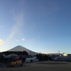 冠雪を待つ富士山