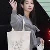 IU、慰安婦後援のエコバックを利用していると話題に…日本のファンからは「ちょっとショック」の声