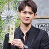 佐野勇斗「書道は６段です！」あまりの達筆に会場どよめき　短冊に筆で「健康」