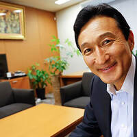 ブラック企業の代名詞ワタミの社長インタビューが村上龍の例のコピペと矛盾し過ぎ 三方よしで行こう ブラック企業の代名詞ワタミの社長インタビューが村上龍の例のコピペと矛盾し過ぎ 三方よしで行こう